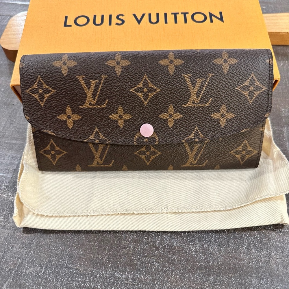 Louis Vuitton Monogram Emilie Wallet